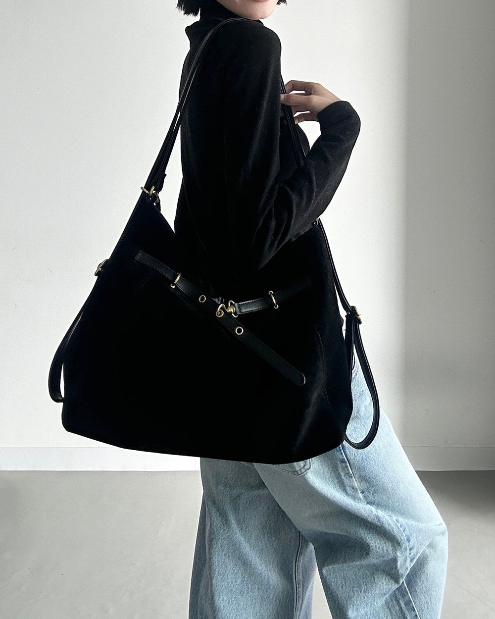 Academia Belted Shoulder Bag